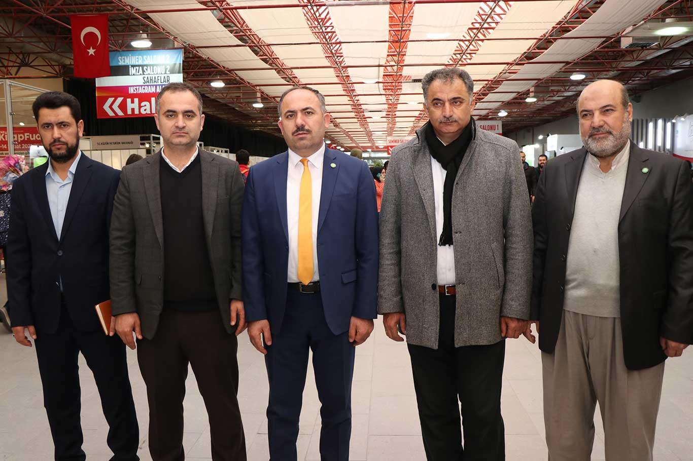 HÜDA PAR İstanbul İl Başkanı Elibüyük kitap fuarını ziyaret etti